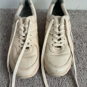 Everlane light pink sneakers